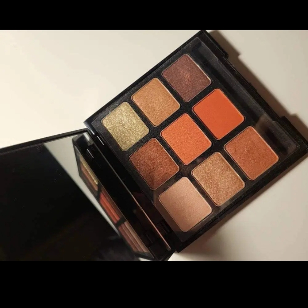 shu uemura Eyeshadow Palette with Warm Tones